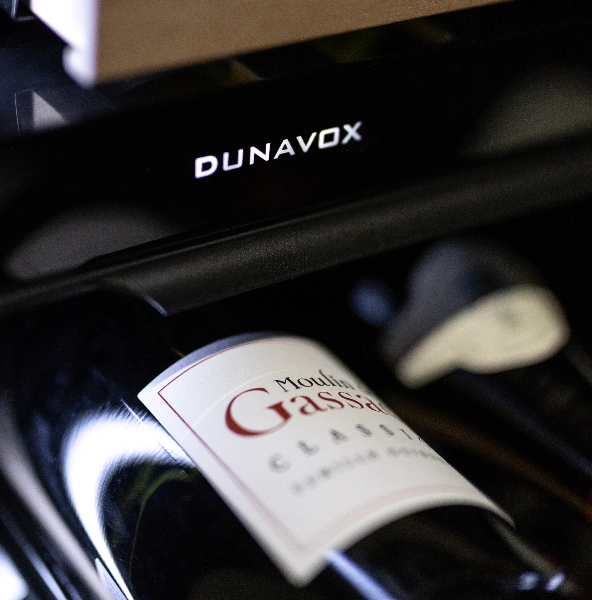 Dunavox DVH-44.120DMB.TO şarap dolabı